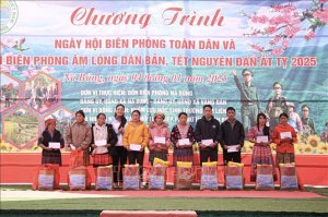 Mang Tết ấm tới người dân vùng biên