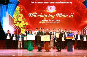 Nối vòng tay nhân ái hỗ trợ người nghèo