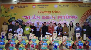 Thắm tình quân dân nơi biên giới