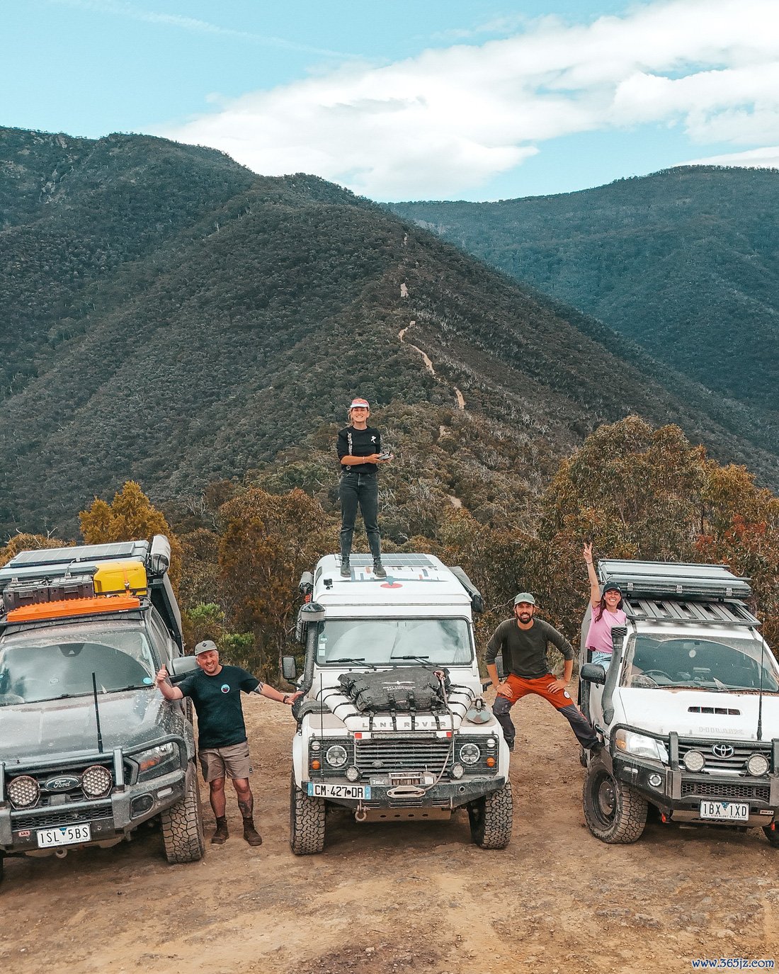 Sống trong Land Rover Defender: Không giường, không nhà tắm nhưng... tiết kiệm tiền thuê nhà - Ảnh 4.