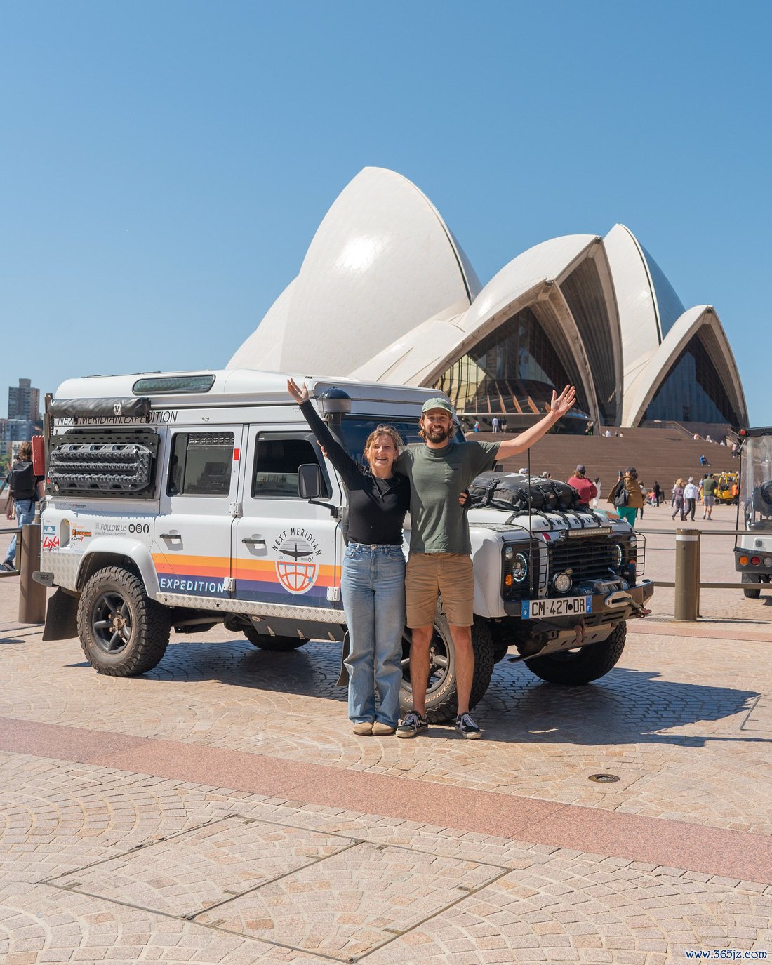 Sống trong Land Rover Defender: Không giường không nhà tắm nhưng... tiết kiệm tiền thuê nhà - Ảnh 12.