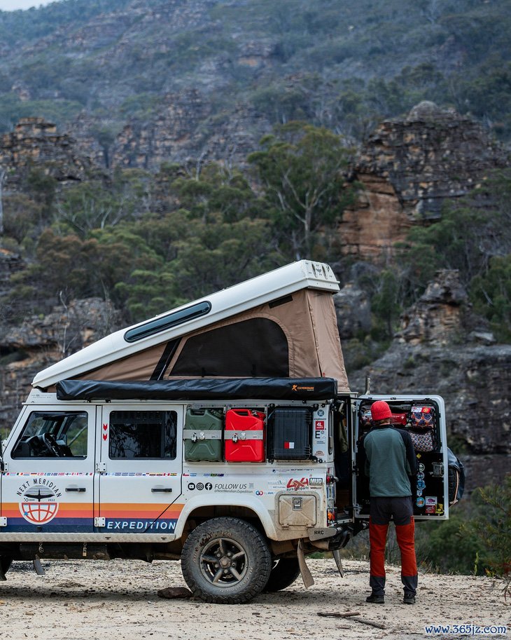 Sống trong Land Rover Defender: Không giường không nhà tắm nhưng... tiết kiệm tiền thuê nhà - Ảnh 5.