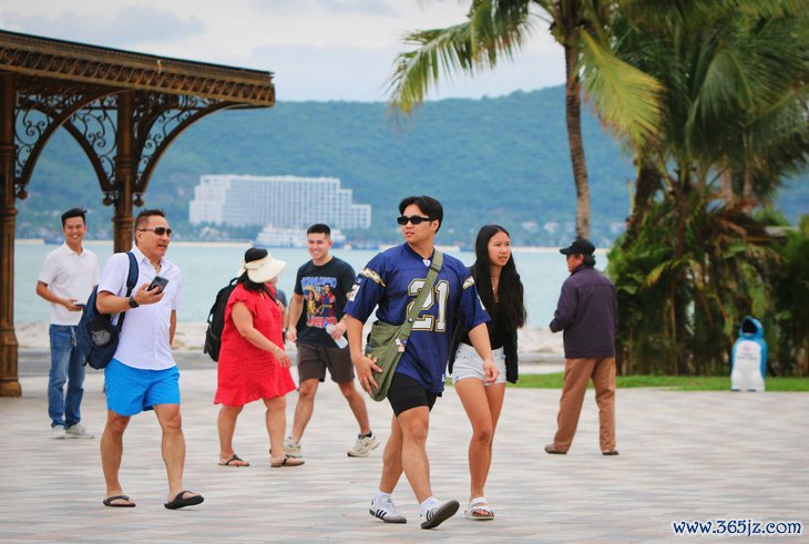 Du lịch Nha Trang đầu năm vắng khách， du khách chọn tự túc， ít đi tour - Ảnh 1.